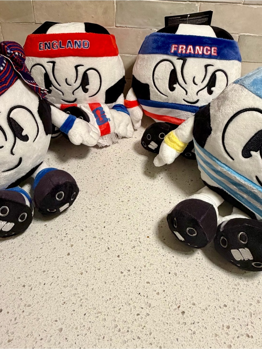 Jazwares FIFA World Cup 26 Plush Stuffed Animal - England Black, White & Red - Picture 8 of 10